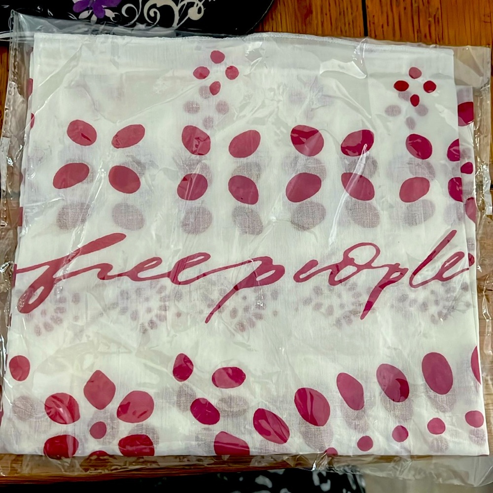 Free People Warm Wishes Gift Wrap NWT